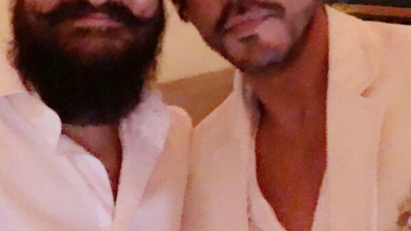 PHOTO: Aamir Khan & Shah Rukh Khan CLICK their first SELFIE in 25 years! PHOTO: Aamir Khan & Shah Rukh Khan CLICK their first SELFIE in 25 years!