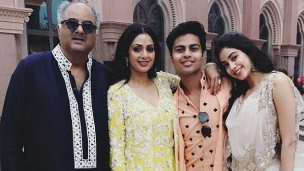 PIC ALERT! Sridevi, hubby Boney POSE with daughter Jhanvi Kapoor& her rumoured BOYFRIEND Akshat! PIC ALERT! Sridevi, hubby Boney POSE with daughter Jhanvi Kapoor& her rumoured BOYFRIEND Akshat!