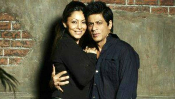 Shah Rukh Khan welcomes wife Gauri to twitter, they make a special announcement ! Shah Rukh Khan welcomes wife Gauri to twitter, they make a special announcement !