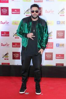 PHOTOS: From Badshah, Arijit to Ila Arun & Usha Uthap TOP Bollywood singers SHINE on the RED CARPET of Mirchi Music Awards 2017!
