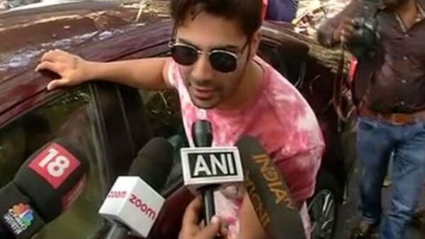 Varun Dhawan not allowed to vote as name missing from voter list! Varun Dhawan not allowed to vote as name missing from voter list!