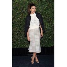 PHOTOS: Priyanka Chopra looks DAZZLING in white at Oscars 2017 red carpet!