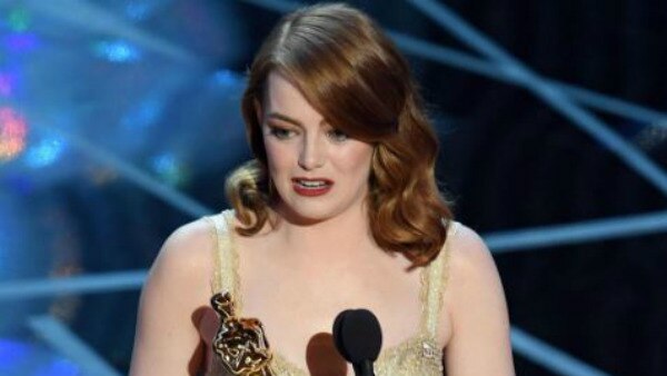 Emma Stone bags her first Oscar for Best Actress! Emma Stone bags her first Oscar for Best Actress!