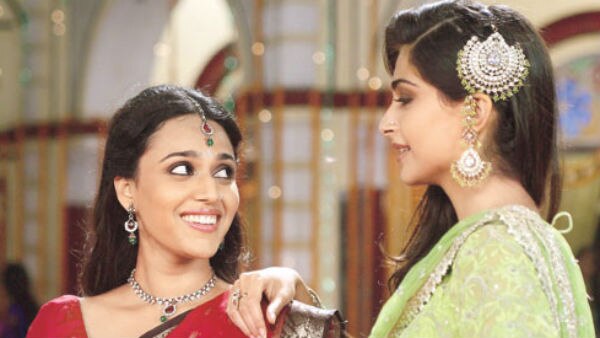  Best friend Sonam Kapoor says that Swara Bhaskar is not acknowledged much for her films! Best friend Sonam Kapoor says that Swara Bhaskar is not acknowledged much for her films!