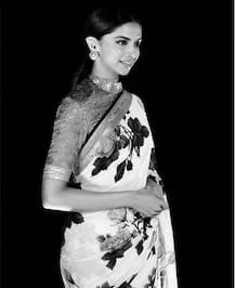 Deepika Padukone receives the Entertainment Leader of the Year award & looks beautiful in floral saree!