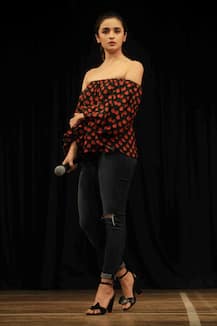 These PICS of Alia Bhatt grooving with kids at a dance school proves that she is the ULTIMATE expression queen of Bollywood!