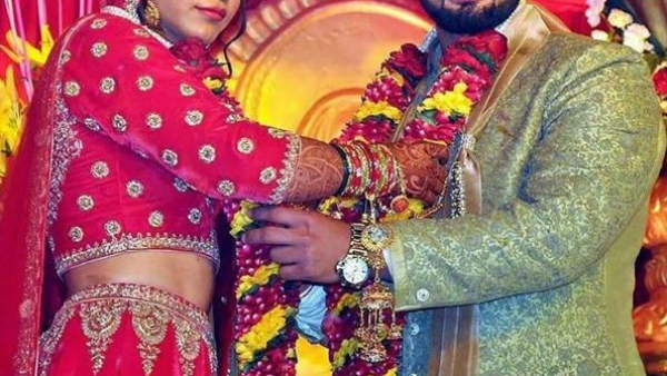 Wrestler Sakshi Malik MARRIES fiancée Satyawart Kadian! Wrestler Sakshi Malik MARRIES fiancée Satyawart Kadian!