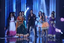 Nach Baliye 8: IN PICS- Hrithik Roshan shakes a leg with Divyanka Tripathi, Bharti Singh, Sanaya Irani & other female contestants of the show!