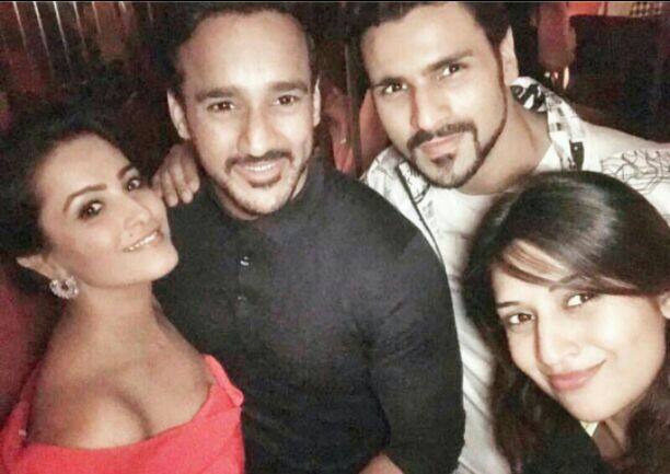 Star Plus popular show 'Yeh Hai Mohabbatein' stars had a gala time together on the occasion of 'Shagun' aka Anita Hassanandani's birthday on Friday. Here Anita poses with her hubby Rohit, co-stars Divyanka Tripathi and Vivek Dahiya(Photo: Instagram) 