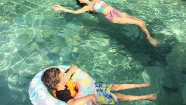 SEE PIC: TV actress Roshni Chopra beats the heat in a SWIMSUIT with her son in a pool! SEE PIC: TV actress Roshni Chopra beats the heat in a SWIMSUIT with her son in a pool!