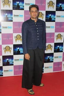 'Shakti' actress Kamya Punjabi's naughty selfie with producer-buddy Vikas Gupta on his BIRTHDAY! More PICS!