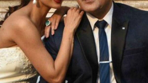 Arbaaz Khan & Malaika Arora are LEGALLY divorced after 18 years of Marriage! Arbaaz Khan & Malaika Arora are LEGALLY divorced after 18 years of Marriage!