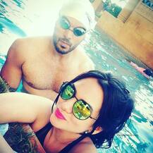 'Chandrakanta' actor Gaurav Khanna's POOL ROMANCE with wife Akanksha Chamola! PICS!