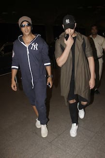 IN PICS: You can't miss Akshay Kumar & son Aarav Bhatia's SWAG on the Airport as they leave for FAMILY VACATION!