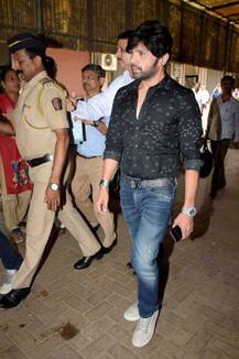 PICS: Couple divorced! Singer Himesh Reshammiya & wife Komal spotted in Family court!