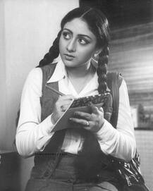 Border 20 Years Reunion: J P Dutta's wife-actress Bindiya Goswami with daughters Nidhi & Siddhi attend event!