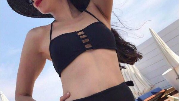 Karisma Kapoor looks absolutely STUNNING in a two-piece SWIMSUIT! Karisma Kapoor looks absolutely STUNNING in a two-piece SWIMSUIT!