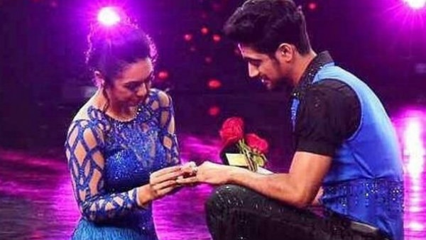 Nach Baliye 8: Abigail Pande PROPOSES Sanam Johar with a ring; couple gets ENGAGED on the show! Nach Baliye 8: Abigail Pande PROPOSES Sanam Johar with a ring; couple gets ENGAGED on the show!