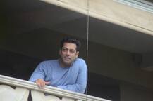 Eid 2017: Salman Khan welcomed by massive fan crowd outside Galaxy, Waves at them! PICS!