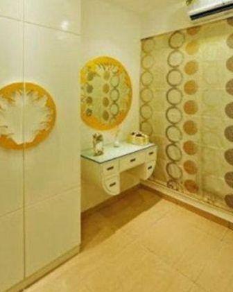 Mr. and Mrs Dahiya who shifted to their new 3bhk posh flat in Mumbai, seem to be loving every bit of it. It is said that Divyanka personally has taken a keen interest in designing her new love abode!