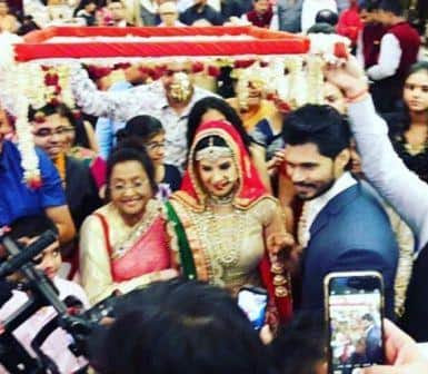 Former Bigg Boss contestant and Bhojpuri actress Sambhavna Seth got married to her boyfriend Avinash Dwivedi
