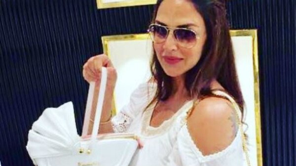 PREGNANT Esha Deol makes her Instagram debut with an adorable pic flaunting her BABY BUMP! PREGNANT Esha Deol makes her Instagram debut with an adorable pic flaunting her BABY BUMP!