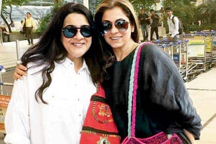 The evergreen stunners of Bollywood who have even worked together in many films including SRK's 'Dil Ashina Hai' have been best pals for many years