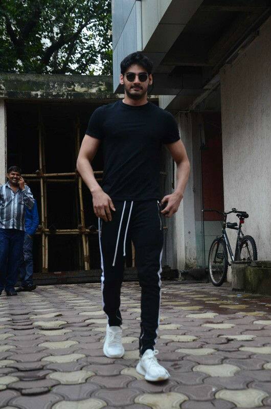 Suniel Shetty's son Ahan Shetty is all set for his Bollywood debut , and the young star kid was recently clicked by the paparazzi in Mumbai