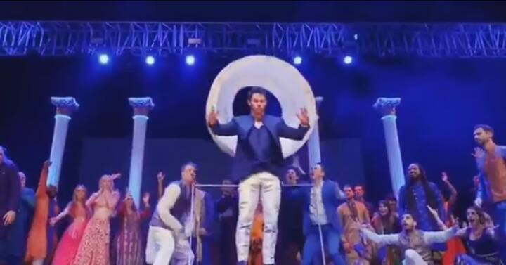 Nick Jonas makes an entry with a bang during performance. This is a screenshot from the small video shared by PeeCee with these pics. (Photo: Instagram)