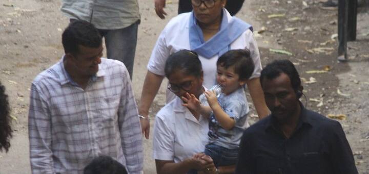 Look at the man in check shirt walking beside the 'famous' nanny who was carrying Taimur in her arms to take him to Daddy Saif.
