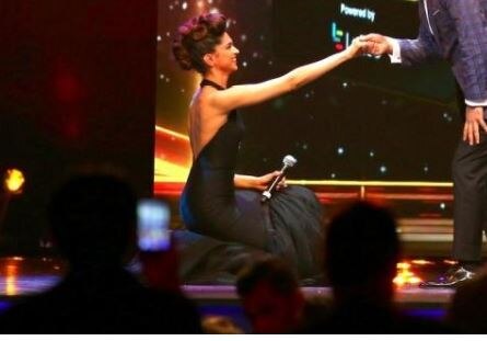 SHOCKING: Not Ranveer, but Deepika goes down on her knees for somebody at IIFA SHOCKING: Not Ranveer, but Deepika goes down on her knees for somebody at IIFA