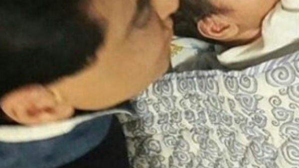 CUTENESS ALERT! PIC of Tusshar Kapoor’s Baby Boy Laksshya is Out! CUTENESS ALERT! PIC of Tusshar Kapoor’s Baby Boy Laksshya is Out!