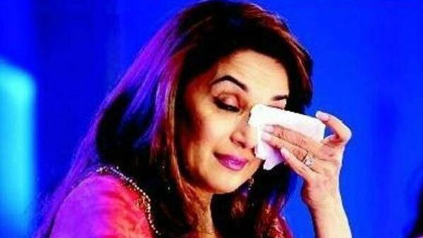 OH NO! Madhuri Dixit breaks down on sets of ‘So You Think You Can Dance’ OH NO! Madhuri Dixit breaks down on sets of ‘So You Think You Can Dance’