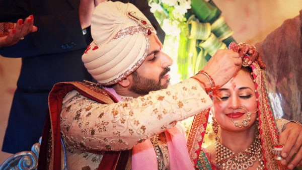 ‘Mrs Dahiya’ Divyanka Tripathi says hubby Vivek has filled her life with positivity! ‘Mrs Dahiya’ Divyanka Tripathi says hubby Vivek has filled her life with positivity!