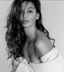 These Pics of Singer-Actress Shibani Dandekar will break the Internet today!
