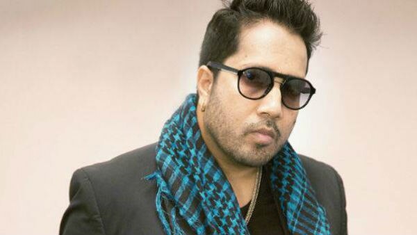 Singer Mika Singh released in UAE after being detained for sexual harassment! Singer Mika Singh released in UAE after being detained for sexual harassment!