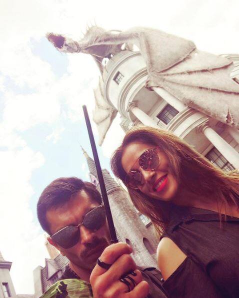 These vacation pictures of B-Town's 'Monkey' couple vacation pictures will surely make you jealous. (Photo: Instagram)