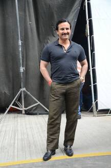 Baazaar: Vinod Mehra's son Rohan with his debut film co-stars Saif Ali Khan, Chitrangada on the sets!