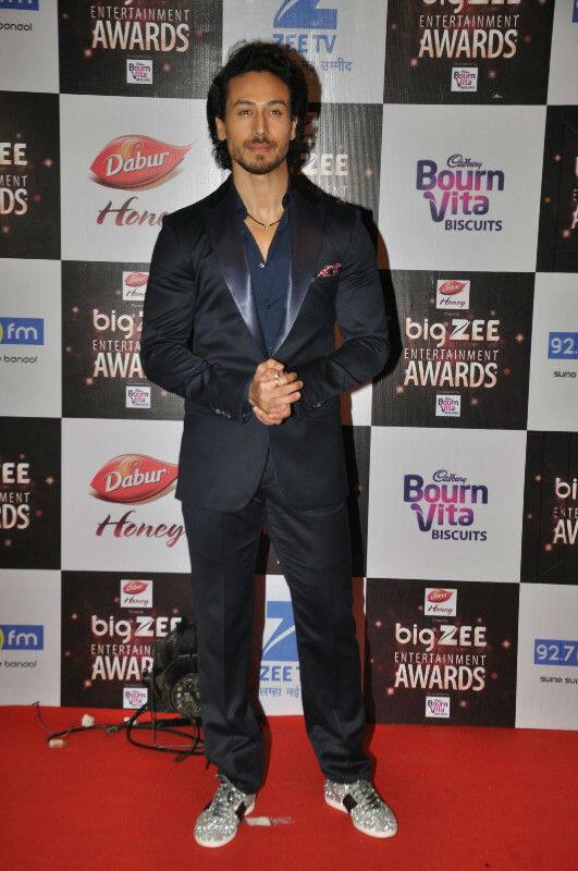 Disha's rumoured boyfriend and actor Tiger Shroff too looked handsome in his black suit 