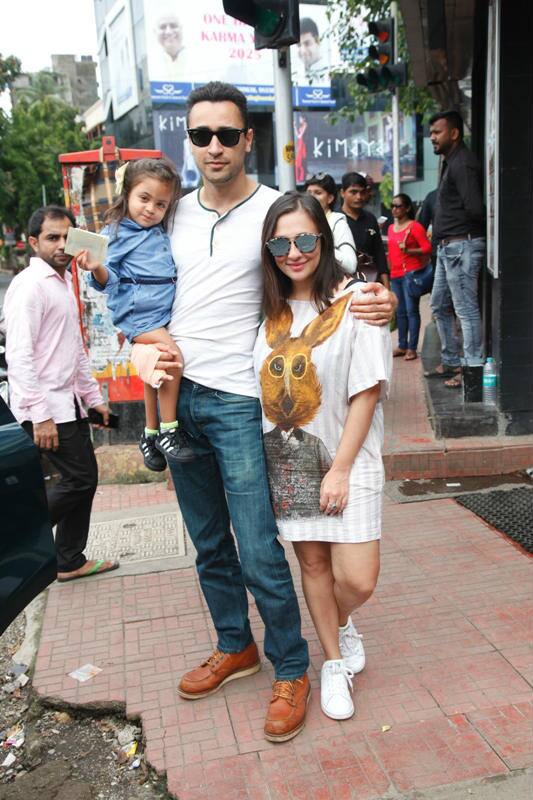 Both Imran & his wife Avantika were color-coordinated in white