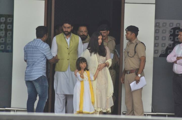 The ashes were immersed almost after four months. Local priests performed the rituals for the family, which later left in a a fleet of cars for Varanasi, where the remaining ashes would be immersed in the Ganges river.(Pic: Manav Manglani)