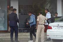 Jab Harry Met Sejal: SRK injures back while on way to Kolkata for promotion!