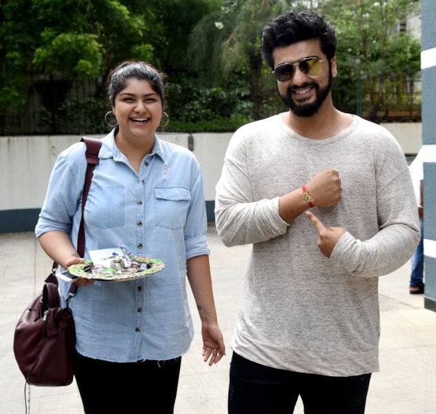 Arjun's sister rarely pose for the shutterbugs but looks like it's the festival spirit that the young lady didn't mind smiling for the paps