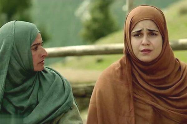 Piyush is the elder brother of beautiful Meher Vij who is popularly known for playing the role of 'Munni/Shahida's mother 'Rasia' in Salman Khan starrer superhit 'Bajrangi Bhaijaan'.