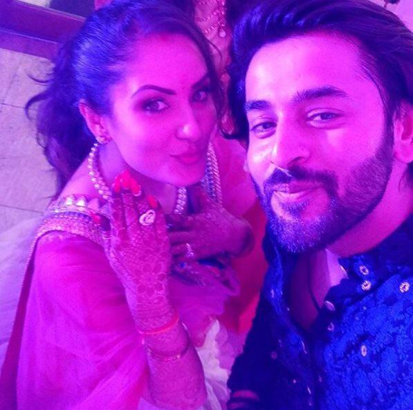 Balika Vadhu's 'Jagdish' aka Shashank Vyas with newly engaged Puja Banerjee who is flaunting her engagement ring in the picture.(Photo: Instagram)