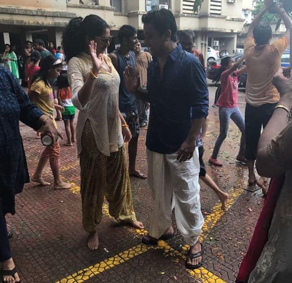 Kavita's hubby Ronnit was also present at the 'dahi handi' to cheer for her. (Photo: Instagram)