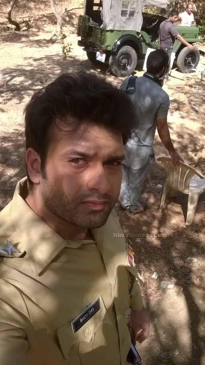 Late Arjit Lavania on the sets of 'Savdhaan India'