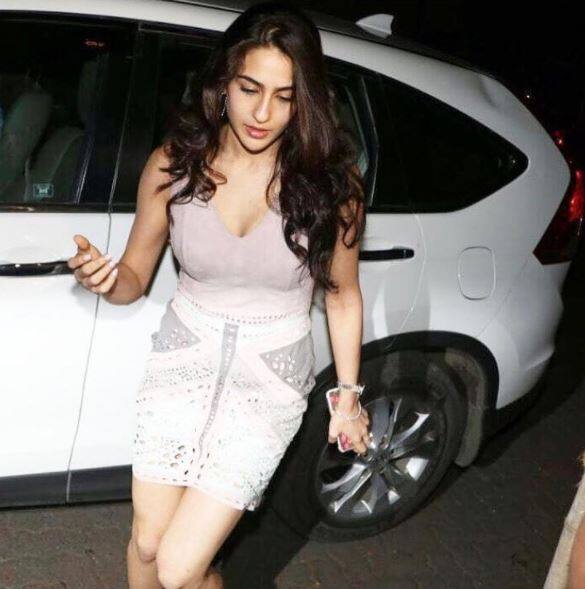 Sara & Sushant headed out for dinner with director Abhishek Kapoor and KriArj Entertainment co-owners Prernaa Arora and Arjun N Kapoor