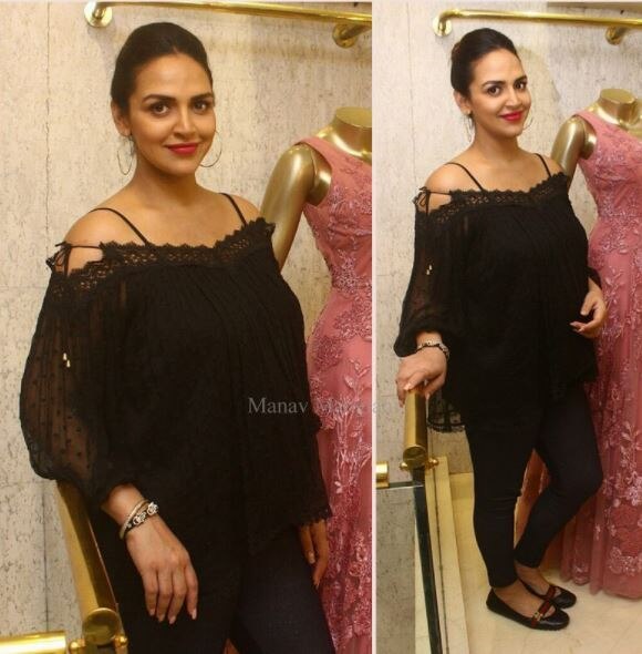 The expecting actress was recently spotted at Neeta Lula store for finalizing the outfit for her baby shower which is taking place today(August 24).