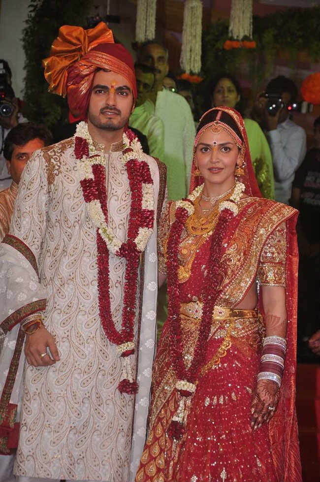 Reportedly, Esha will re-marry husband Bharat Takhtani at her baby shower on Thursday, as part of their family ritual of ‘God Bharai.’